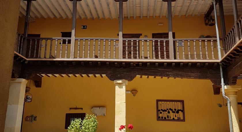 Casa Palacio Conde De Garcinarro Huete Exterior photo