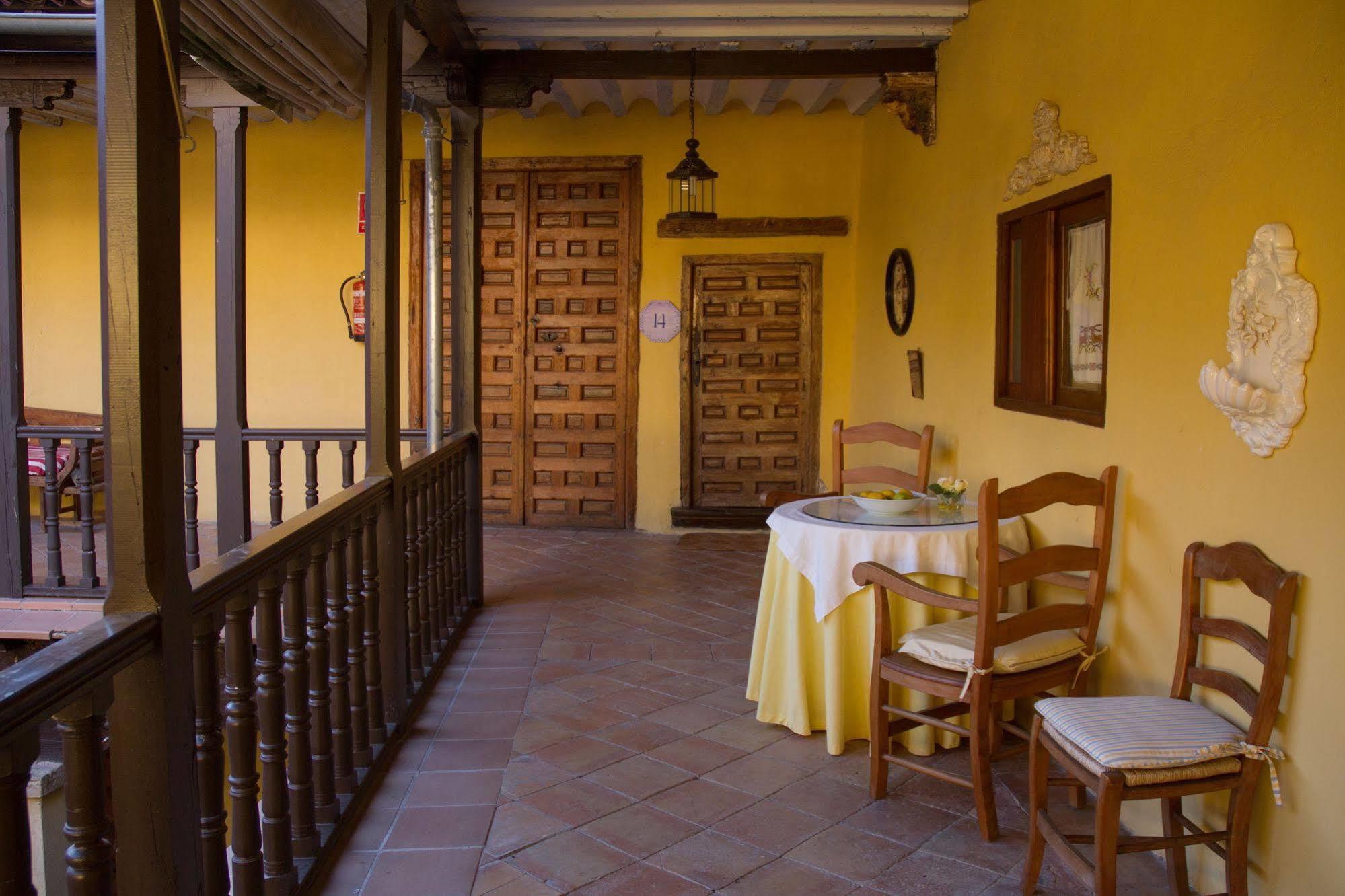 Casa Palacio Conde De Garcinarro Huete Exterior photo